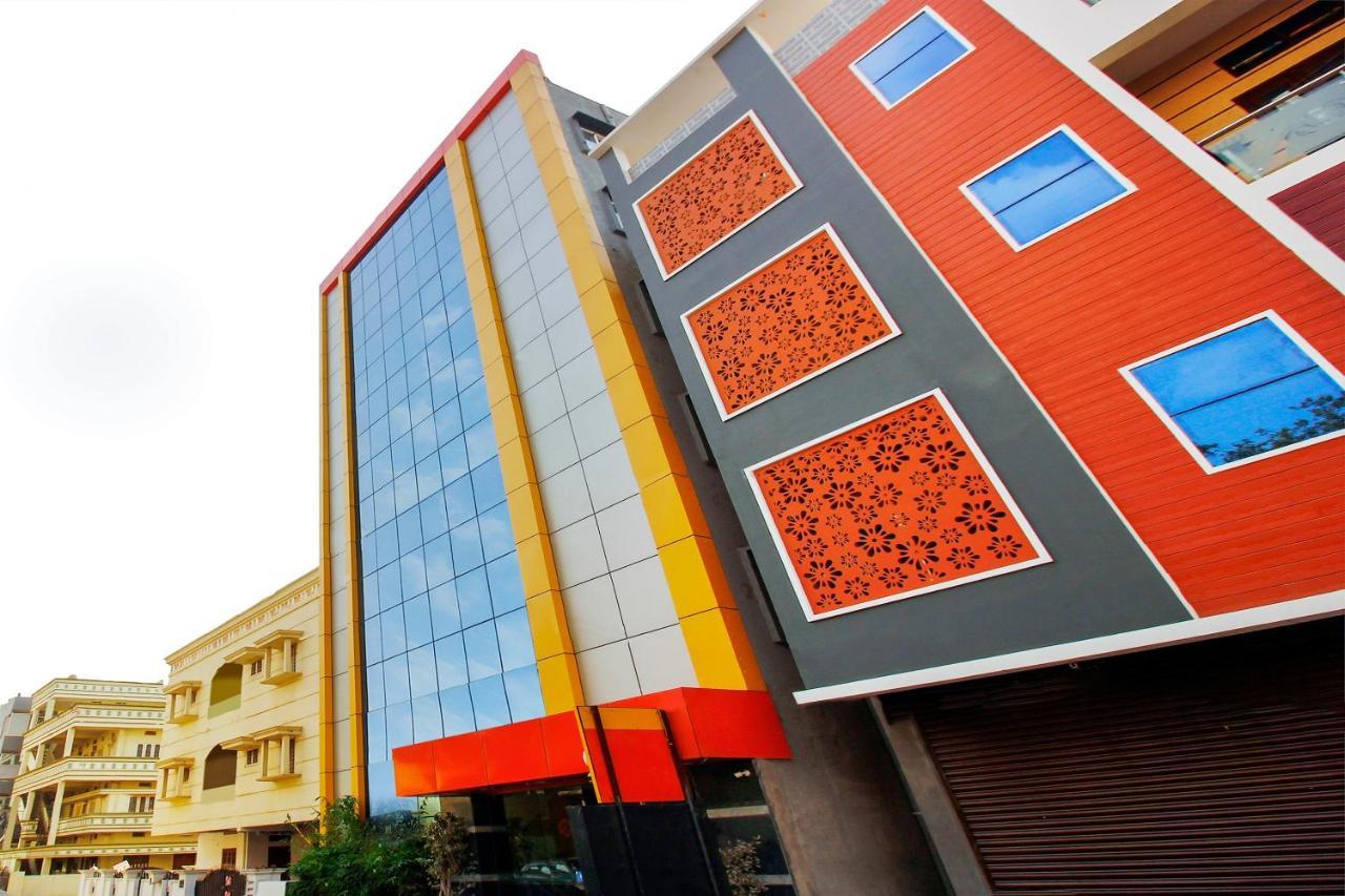 Oyo 29131 Hotel Mn Grand Shamshabad Exterior foto