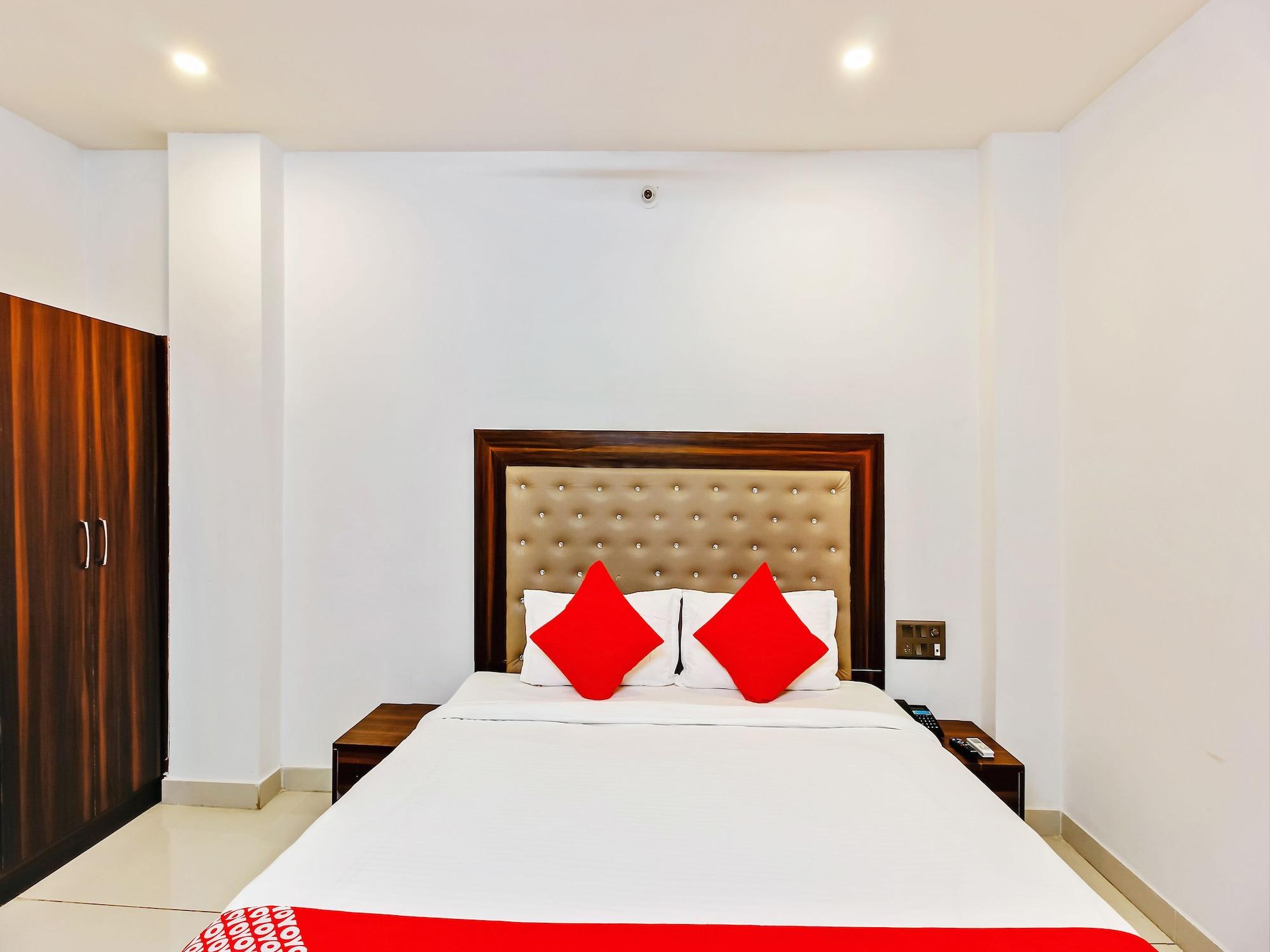 Oyo 29131 Hotel Mn Grand Shamshabad Exterior foto
