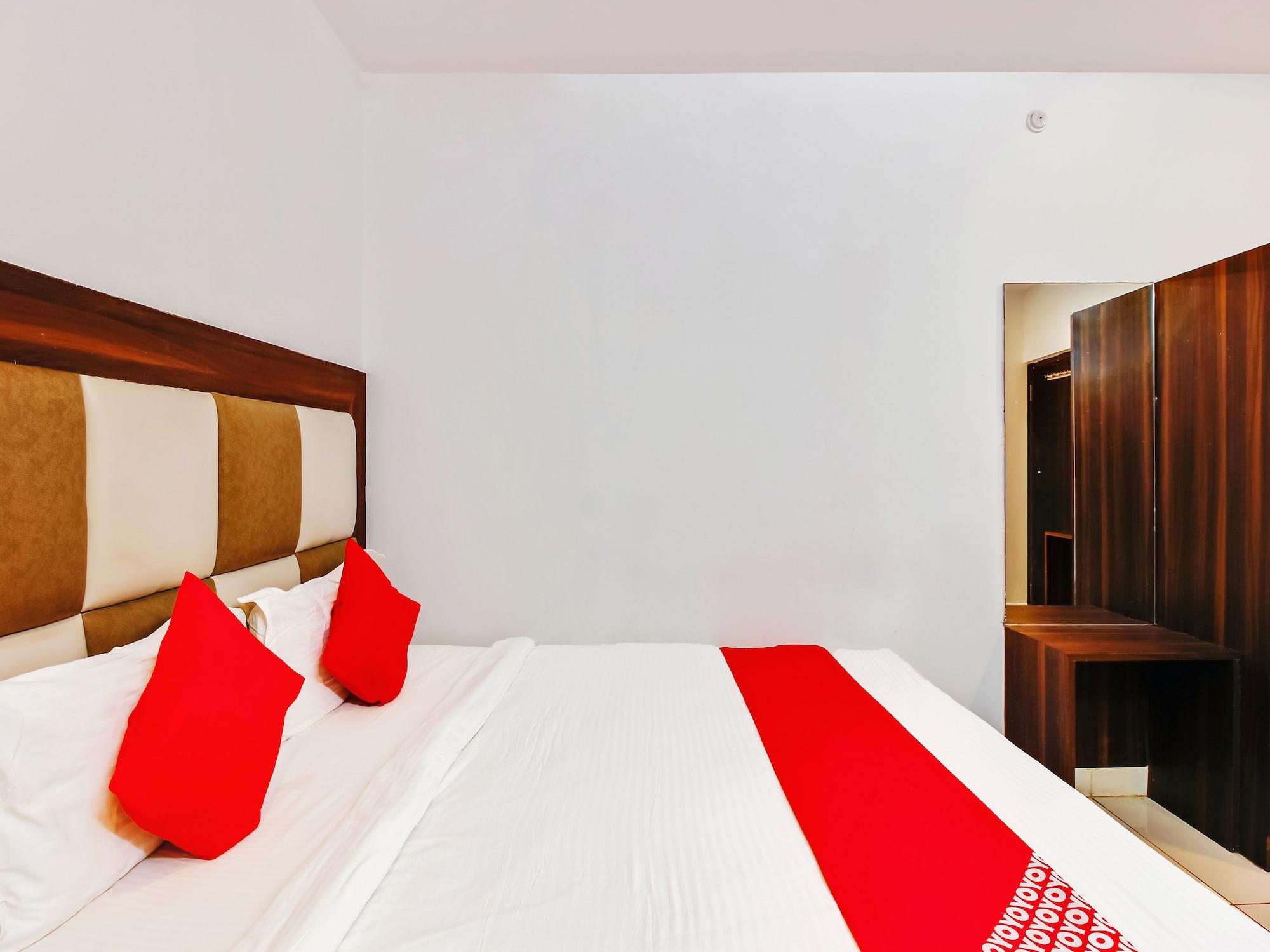 Oyo 29131 Hotel Mn Grand Shamshabad Exterior foto
