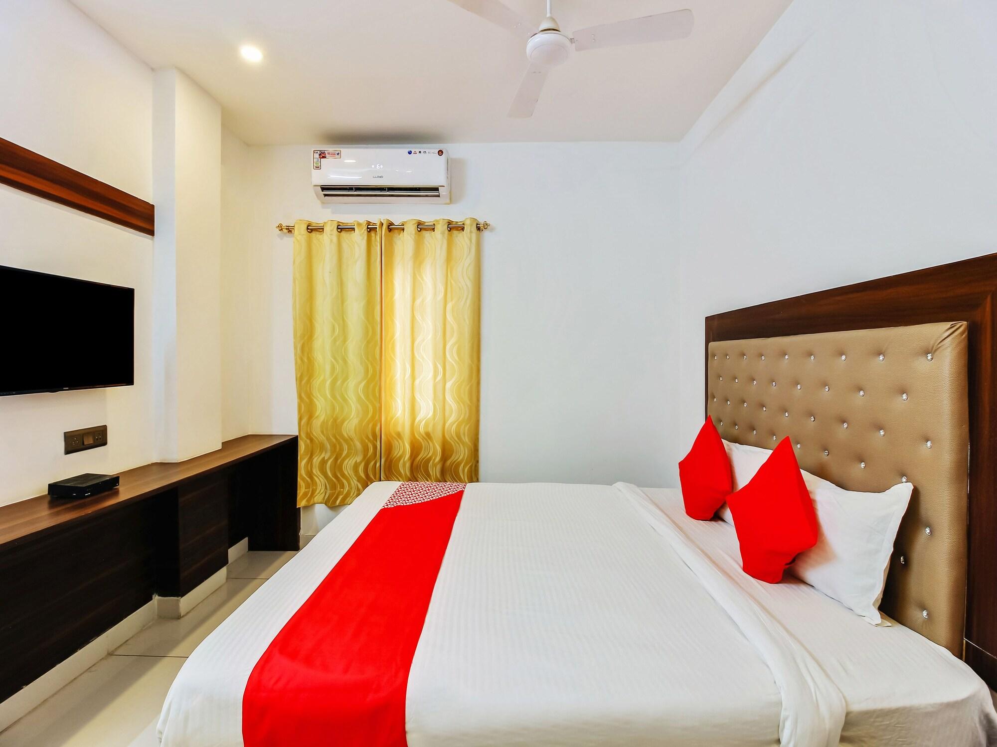 Oyo 29131 Hotel Mn Grand Shamshabad Exterior foto