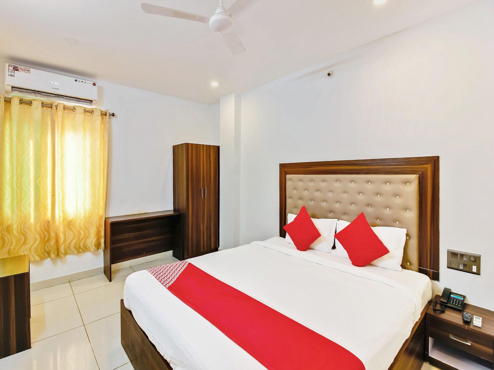 Oyo 29131 Hotel Mn Grand Shamshabad Exterior foto