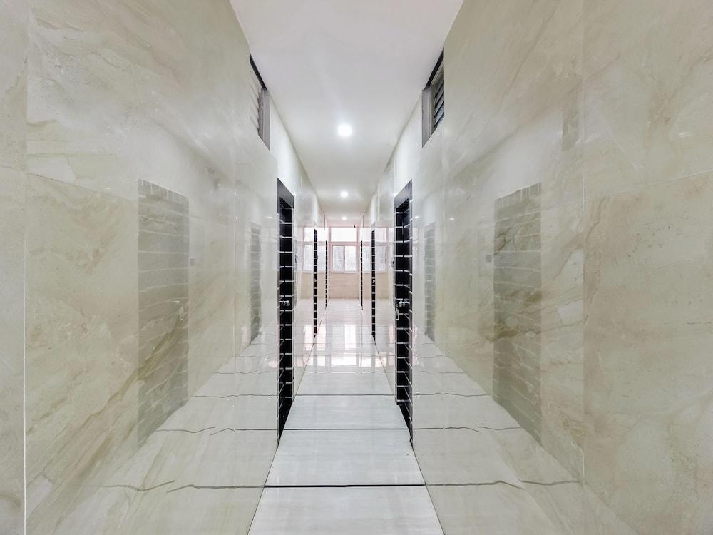 Oyo 29131 Hotel Mn Grand Shamshabad Exterior foto